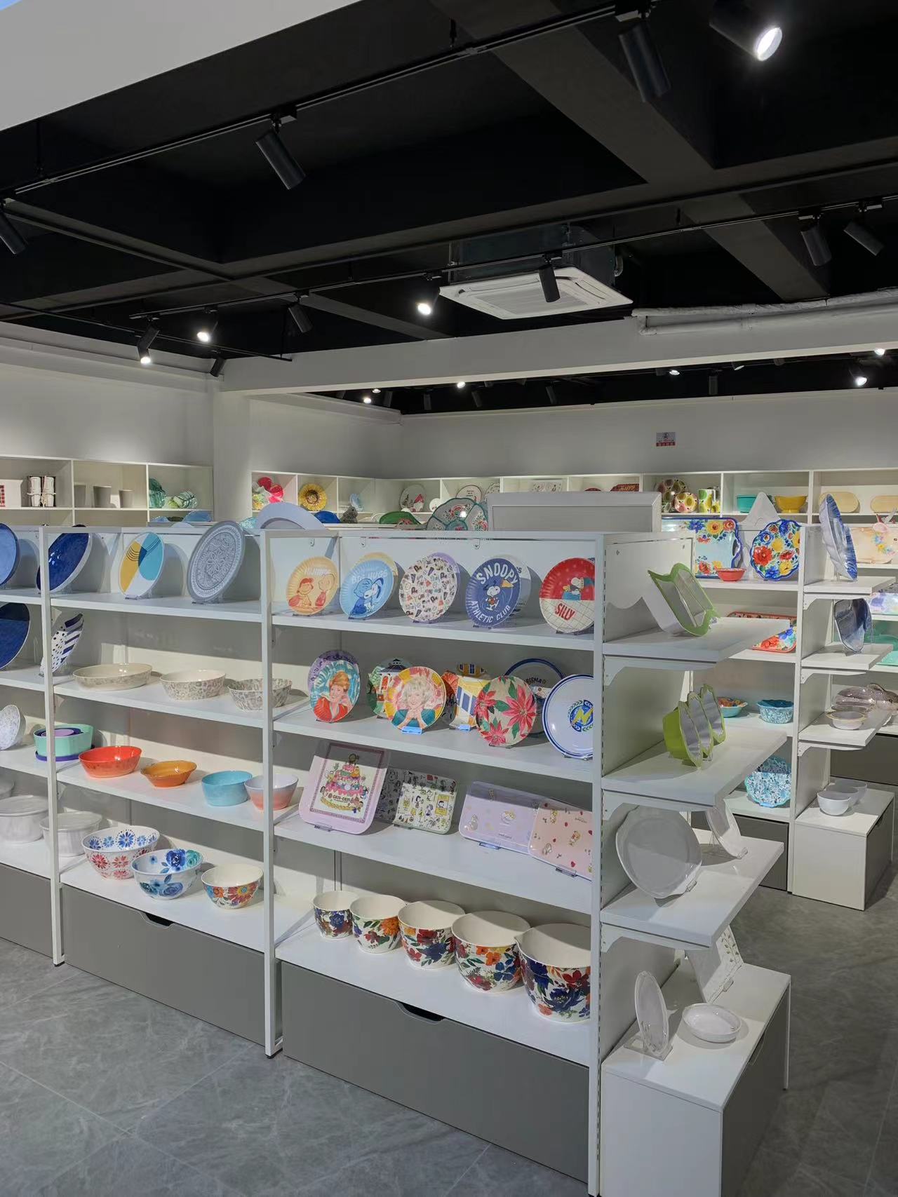 东莞万善美耐皿制品有限公司：以专业密胺餐具解决方案服务餐饮企